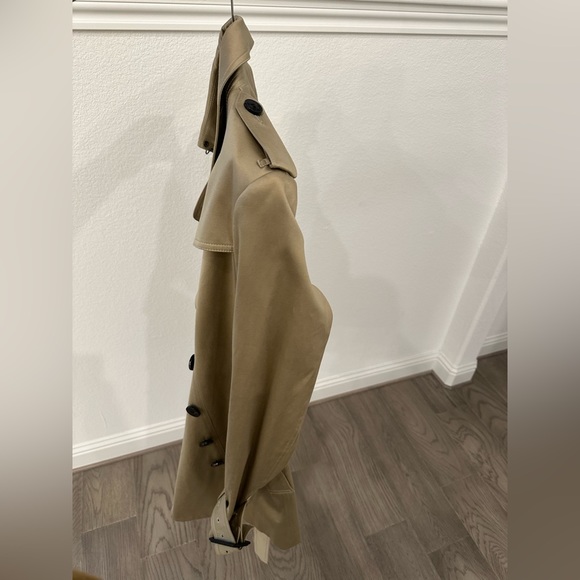 Burberry London AUTHENTIC Trench Coat NWT. New, tags still attached, never worn - Picture 6 of 11